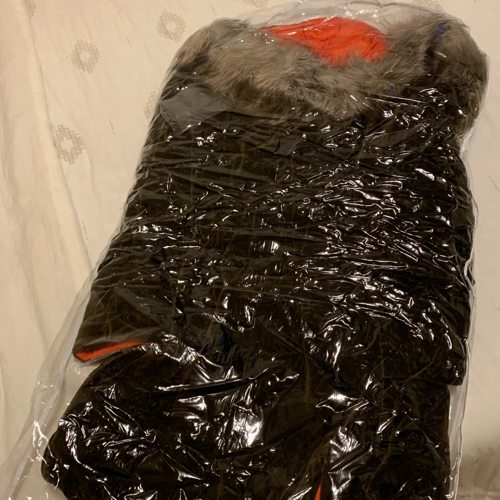 🥳Host Pick 🥳 Moncler Tadorne fur trimmed parka - Picture 4 of 8